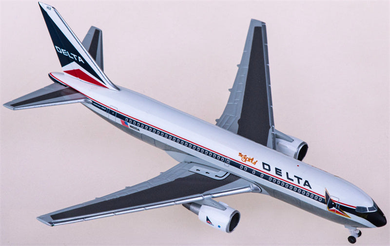 Herpa Delta Air Lines Boeing 767-200 N102DA 1:500 Diecast Model view 1