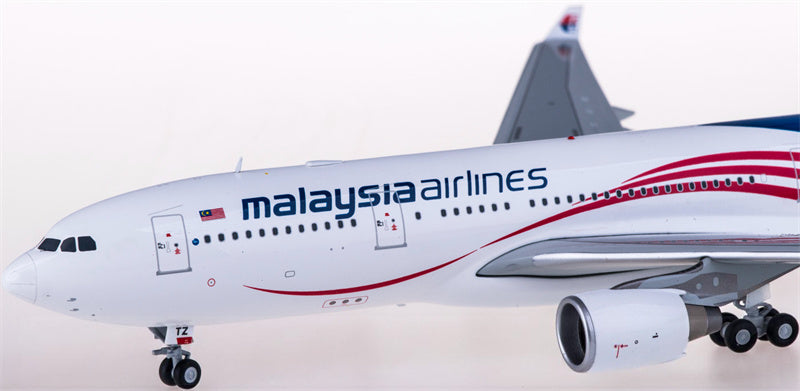 JC Wings Malaysia Airlines Airbus A330-200 9M-MTZ 1:200 Diecast Model view 4