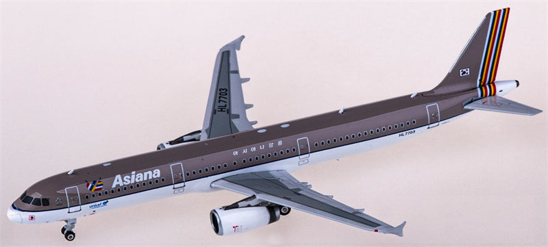 Phoenix Asiana Airbus A321 HL7703 1:400 Diecast Model view 3