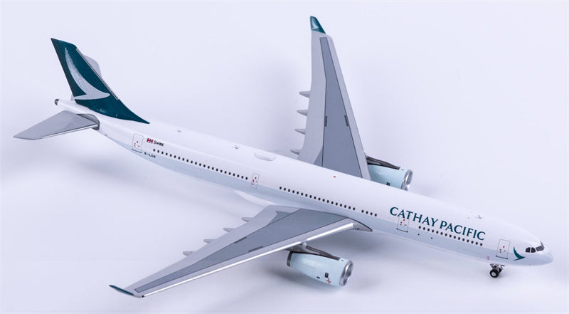 NG Models Cathay Pacific Airbus A330-300 B-LAN 1:400 Diecast Model view 2