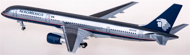 JC Wings Aeromexico Boeing 757-200 N301AM 1:200 Diecast Model view 3