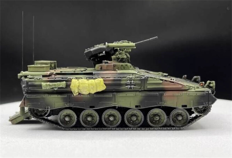 AM German Weasel Infantry Fighting Vehicle NATO Tricolor 1:72 Tank Pre-built Model