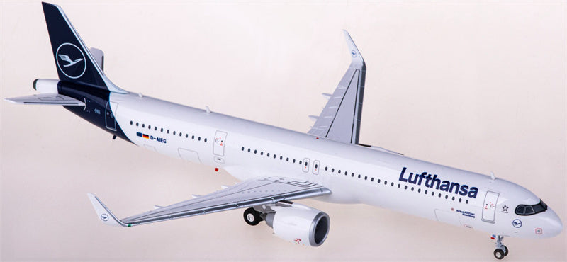 Herpa Lufthansa Airbus A321neo D-AIEG 1:200 ABS Model view 1
