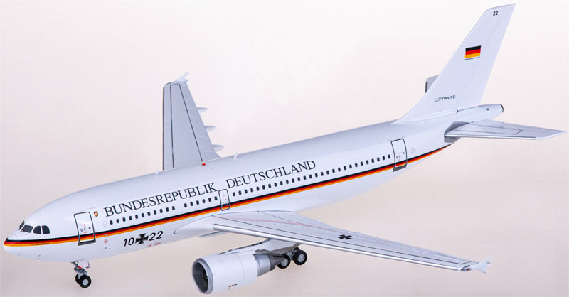 JC Wings Luftwaffe Airbus A310-300 10+22 1:200 Diecast Model view 2
