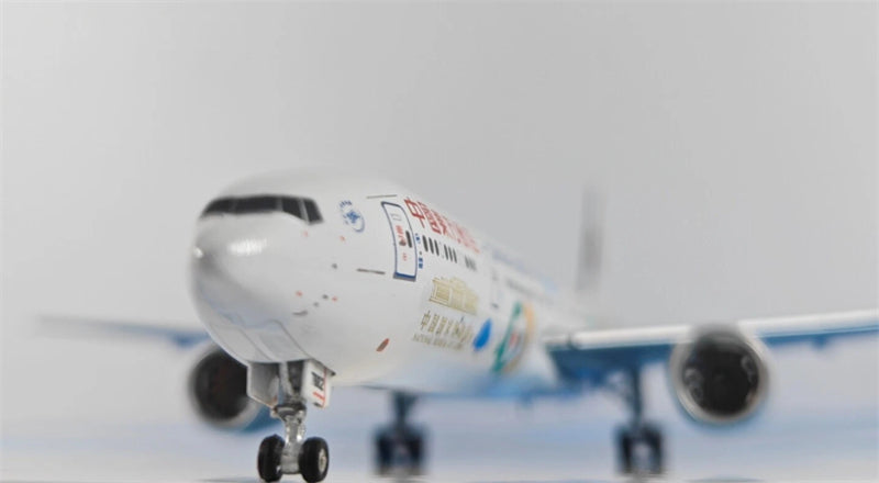 Phoenix 1:400 China Eastern Airlines Boeing 777-300ER B-7882  DIECAST Model