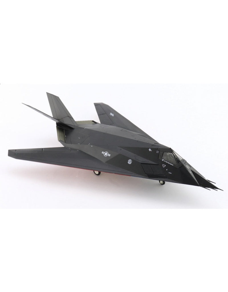 HOBBY MASTER USAF F-117A Nighhawk 410th TFS 1:72 Model 2005  Edwards 79-10782