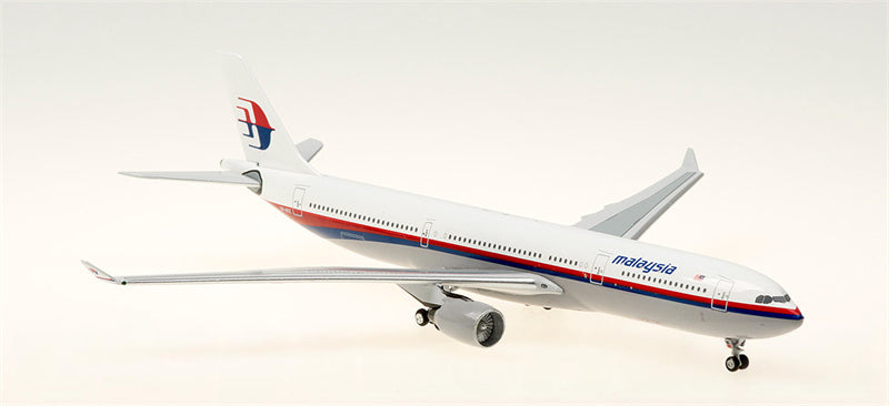 AeroClassics Malaysia Airlines Airbus A330-300 9M-MKE 1:400 Diecast Model view 2