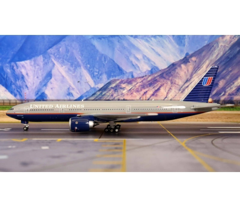 Phoenix 1:400 United Airlines B777-200 N777UA  DIECAST Model