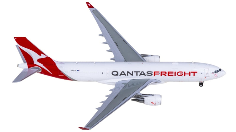JC Wings Qantas Freight Airbus A330-200P2F VH-EBE 1:400 Diecast Model view 4
