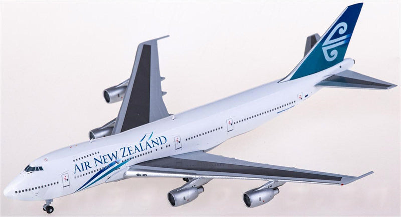 BigBird400 Air New Zealand Boeing 747-200B ZK-NZY 1:400 Airplan Diecast Model view 2