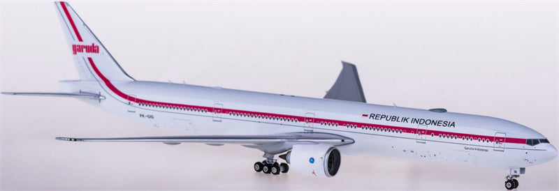 Phoenix Garuda Indonesia Boeing 777-300ER PK-GIG 1:400 Diecast Model view 1