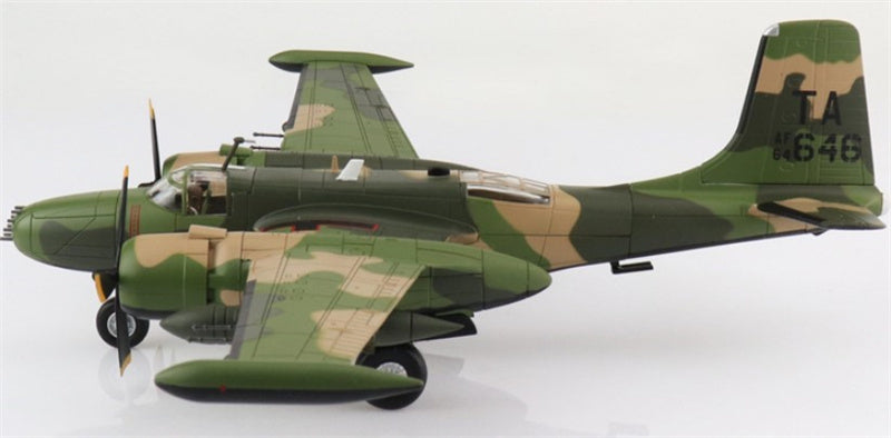 HOBBY MASTER B-26K Counter Invader AF64-646, 609th SOS,59th SOW, Thailand 1969 1/72 Aircraft Pre-built Model