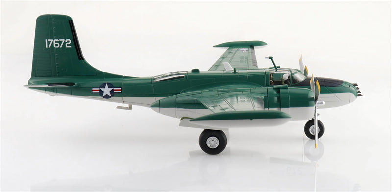 HOBBY MASTER USAF B-26K  1:72 Model 1960S Limited Edition Counter-Invader 64-17672