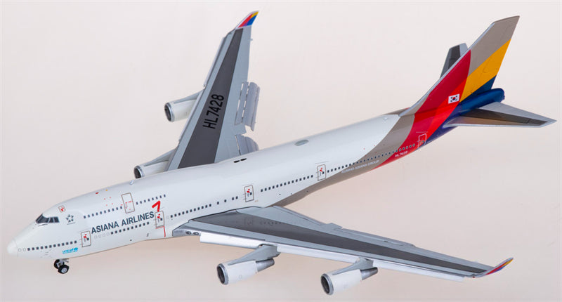 JC Wings Asiana Airlines Boeing 747-400 HL7428 Flaps Down 1:400 Diecast Model view 2
