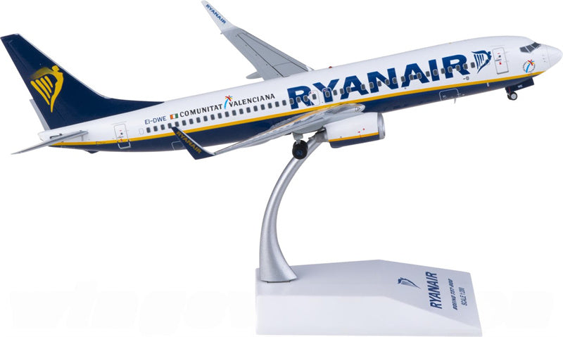 JC Wings Ryanair Boeing 737-800 EI-DWE 1:200 Diecast Model view 2