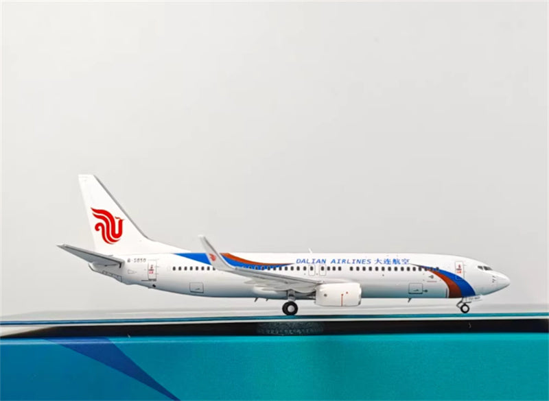 AeroPolaris 1:400 Dalian Airlines Boeing 737-800 B-5850 Diecast Model view 3