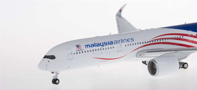 Phoenix Malaysia Airlines Airbus A350-900 9M-MAC 1:200 Diecast Model view 3