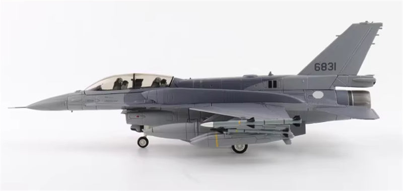 HOBBY MASTER ROCAF F-16D 401st TFW 1:72 Model 2025 w/IRST pod, GBU-39, AGM-154, AGM-88  6831