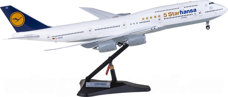 JC Wings Lufthansa Boeing 747-8 D-ABYM 1:200 Diecast Model view 4