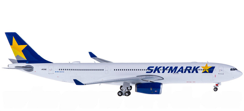 Phoenix Skymark Airlines Airbus A330-300 JA330E 1:400 Diecast Model view 1