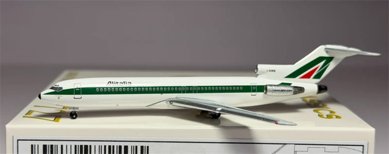 AeroClassics 1:400 Alitalia Boeing 727-200 I-DIRB Diecast Model view 3