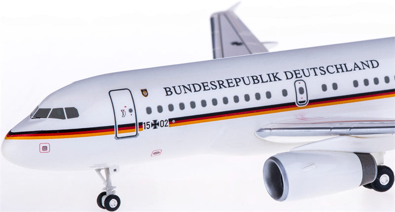 Hogan Luftwaffe Airbus A319 15+02 1:200 ABS Model view 4