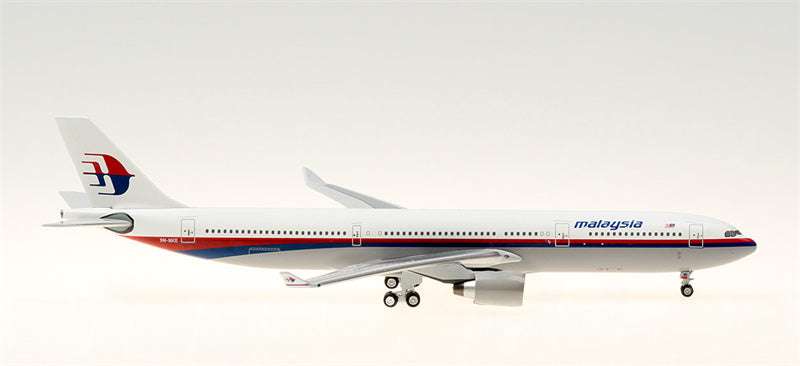 AeroClassics Malaysia Airlines Airbus A330-300 9M-MKE 1:400 Diecast Model view 1