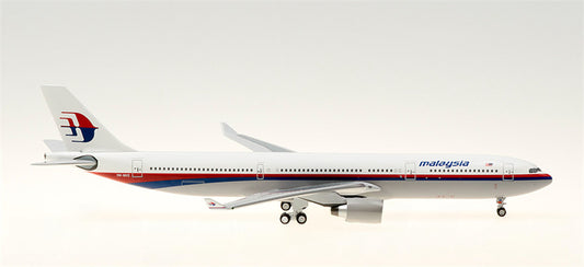 AeroClassics Malaysia Airlines Airbus A330-300 9M-MKE 1:400 Diecast Model view 1