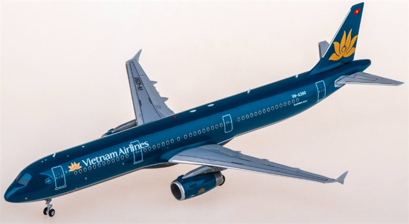 JC Wings Vietnam Airlines Airbus A321 VN-A390 1:200 Diecast Model view 2