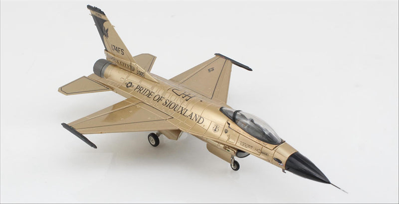 HOBBY MASTER USAF F-16A 185ARW 1:72 Model 2022 Golden Bat Viper 85-1565