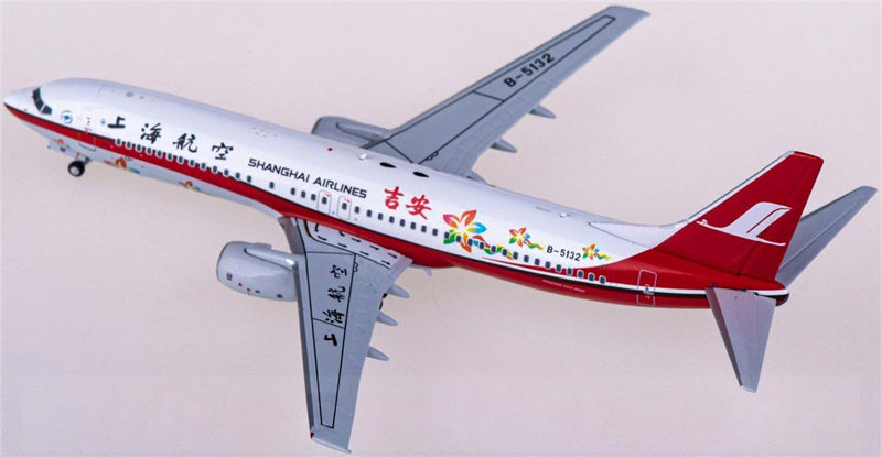 NG Models Shanghai Airlines Boeing 737-800 B-5132 1:400 Diecast Model view 2
