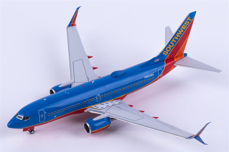 NG Models Southwest Airlines Boeing 737-700 N962WN 1:200 Diecast Model view 3