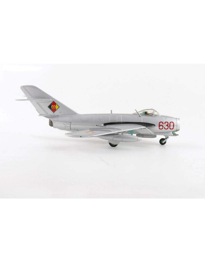 HOBBY MASTER DDR Drewitz MiG-17F Fresco C JBG-37 1:72 Model 1969 w/ UB-16-57 Red 630