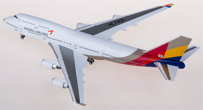 NG Models Asiana Airlines Boeing 747-400M HL7421 1:400 Diecast Model view 4