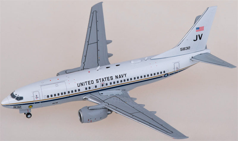JC Wings US Navy Boeing 737-700 C-40A Clipper 165832 1:400 Diecast Model view 3