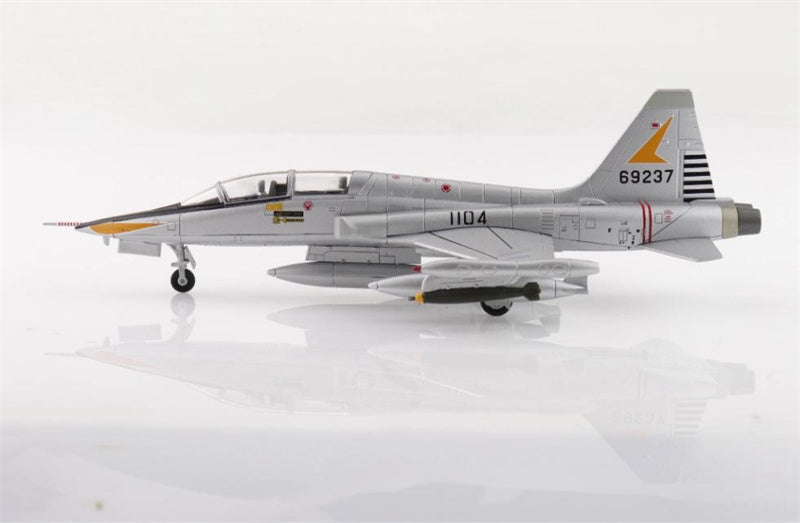 HOBBY MASTER F-5B Freedom Fighter 1104/66-9237 TW 1960s 1:72 Airplane Pre-built Model