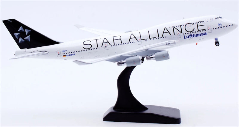 JC Wings 1:400 Lufthansa Boeing 747-400 D-ABTH Diecast Model view 1