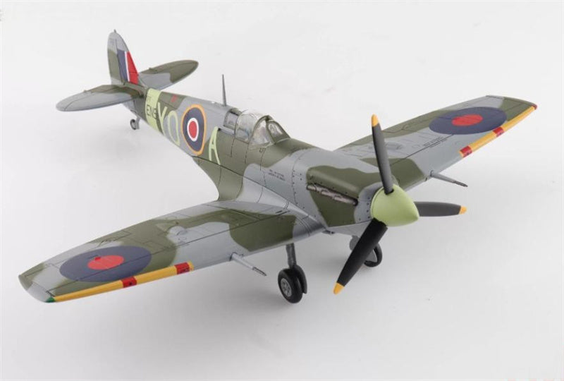 HOBBY MASTER Spitfire Mk. Vb EN921 flown by F/O Jack Sheppard No. 401 Sqn. RCAF 1943 1:48 Airplane Pre-built Model