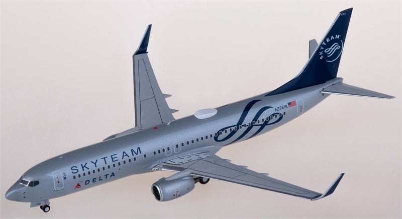NG Models Delta Air Lines Boeing 737-800 N3761R Skyteam 1:200 Diecast Model view 2
