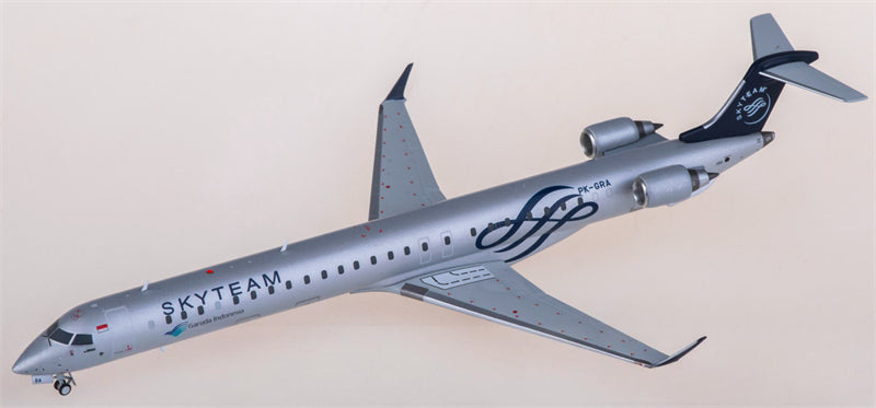 JC Wings Garuda Indonesia Bombardier CRJ1000ER PK-GRA SkyTeam 1:200 Diecast Model view 1