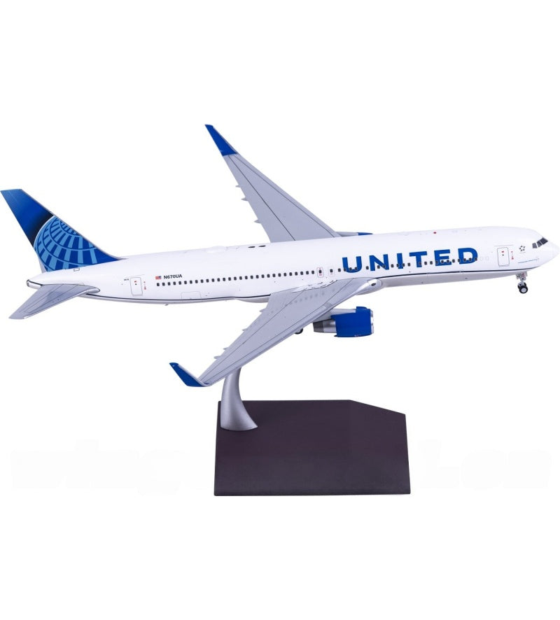 Geminijets 1:200 United Airlines Boeing 767-300ER N670UA  DIECAST Model