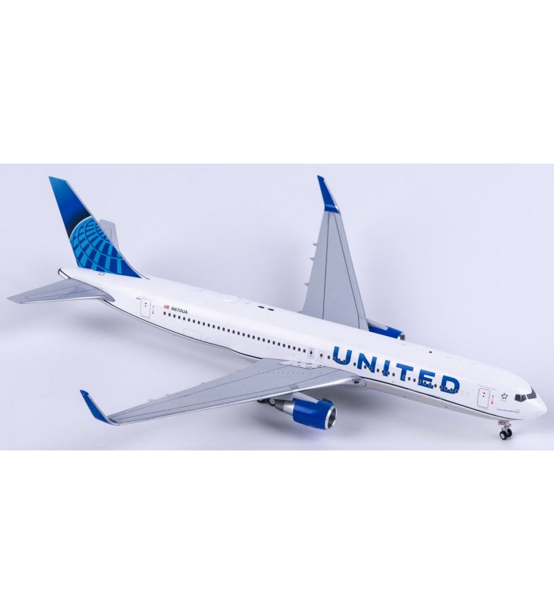 Geminijets 1:200 United Airlines Boeing 767-300ER N670UA  DIECAST Model