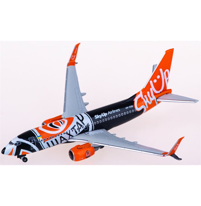 Herpa SkyUp Airlines Boeing 737-700 UR-SQE 1:500 Aircraft Pre-built  Airliner Model Display