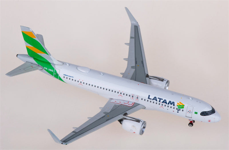 Phoenix LATAM Airbus A320neo PR-XBG 1:400 Diecast Model view 4