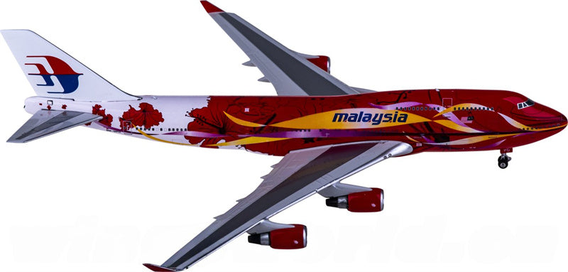 Phoenix Malaysia Airlines Boeing 747-400 9M-MPD 1:400 Diecast Model view 4