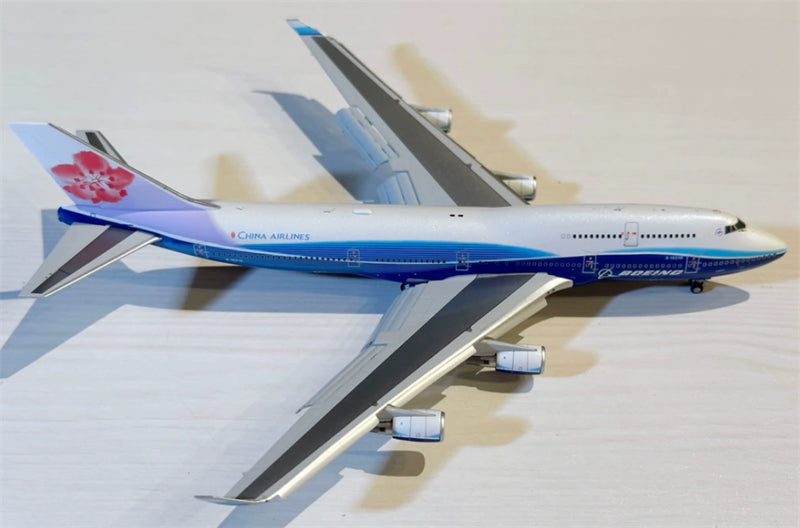 HX Models 1:400 China Airlines B747-400 B-18210 Flaps down DIECAST Model