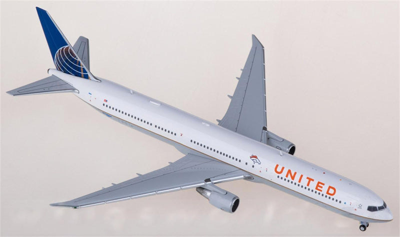 JC Wings United Airlines Boeing 767-400ER N76064 1:400 Diecast Model view 4