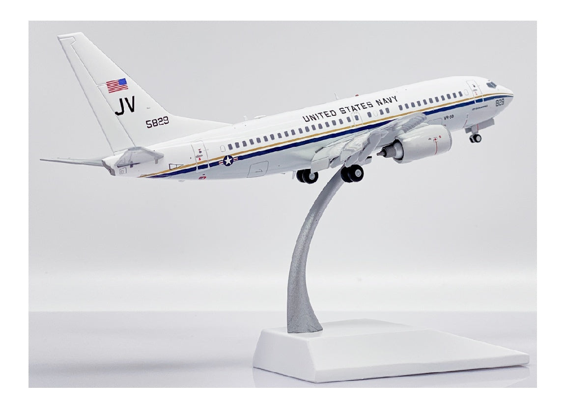 JC Wings 1:200 US Navy Boeing C-40A Clipper 165829 Flaps Down DIECAST Model