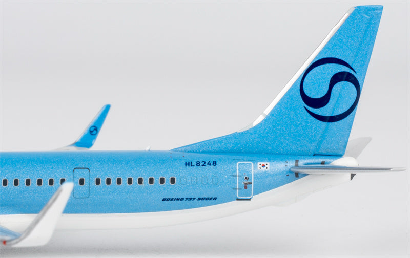 NG Models 1:400 Korean Air Boeing 737-900 HL8248 Diecast Model view 4
