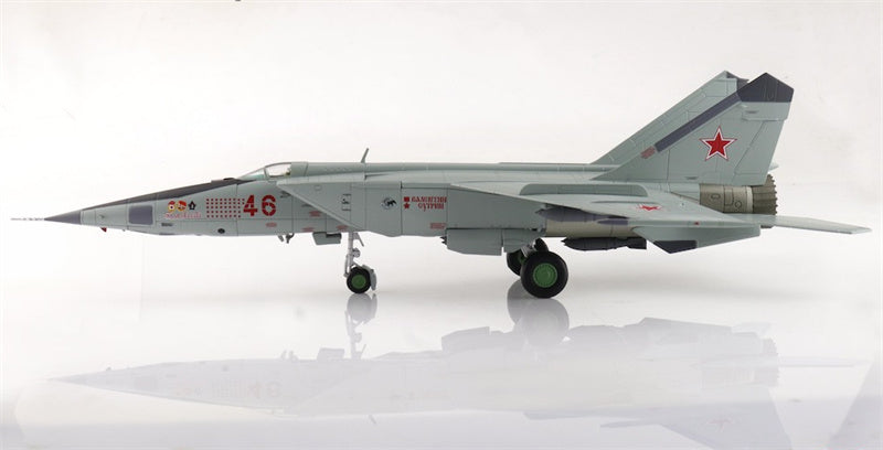 HOBBY MASTER MIG-25RBT Foxbat Red 46 47th GRAP 2nd Sqn. Russian Air Force May 2001 (with 8 x FAB-500 bombs) 1:72 Aircraft Pre-built Model